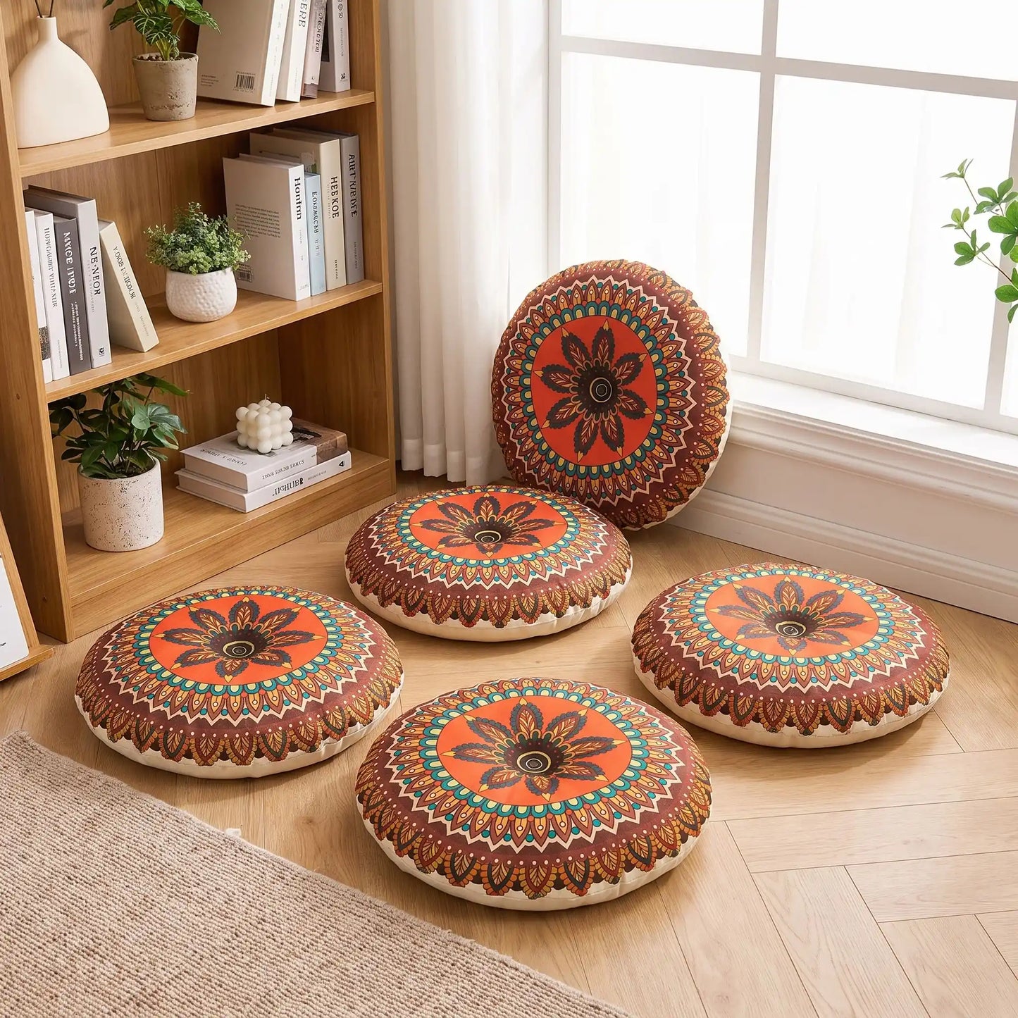 coussin  de sol rond  lotus marron près de la bibliothèque
