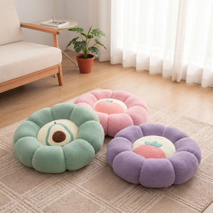 coussin de sol rond sur tapis au salon
