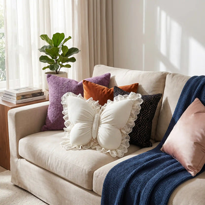 coussin pour canapé au papillon blanc