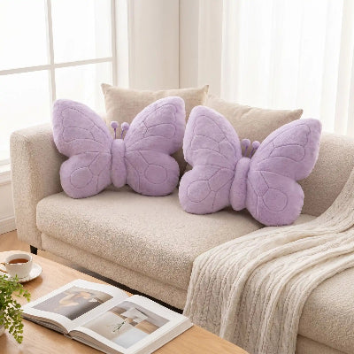 coussins décoratifs pour salon violet sur canapé