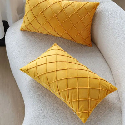 Housse coussin jaune sur canapé