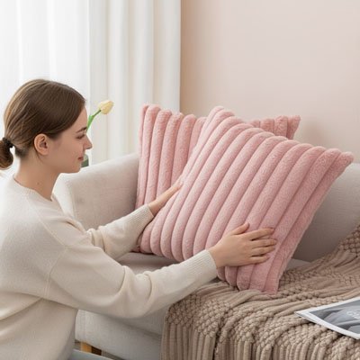 housse coussin peluche rose clair