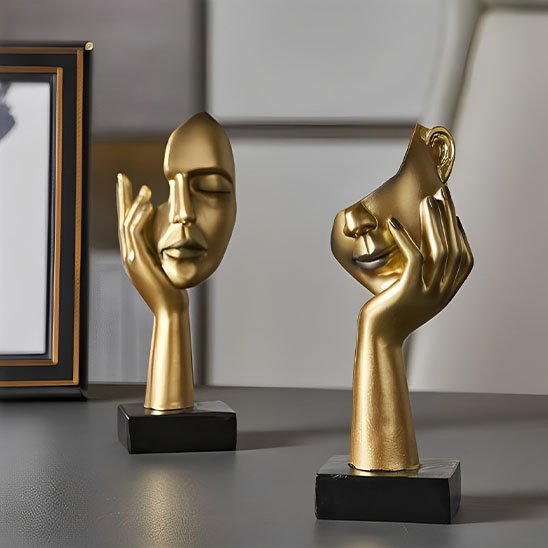 sculpture representant une main au visage elegant