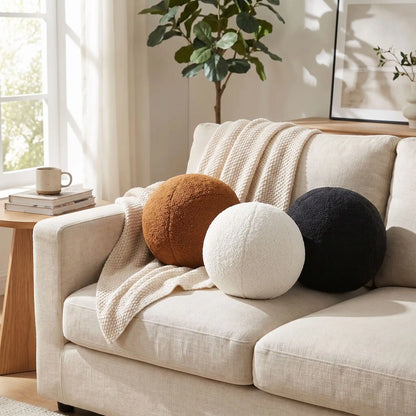 trois différentes couleurs de coussin canape dans le canapé